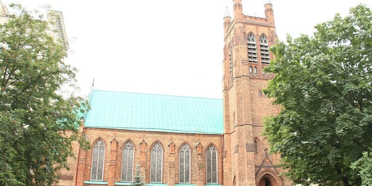 Lone Anglican church in Moscow suspends worship services