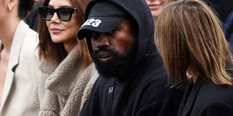 Kanye West apologizes for antisemitic comments