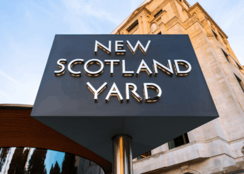 Ex-officer sues Scotland Yard for £1m after developing phobia of police stations