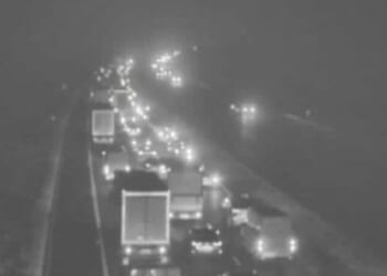 M4 Bristol fire LIVE: Motorway shut as lorry ablaze and huge queues ahead of rush hour