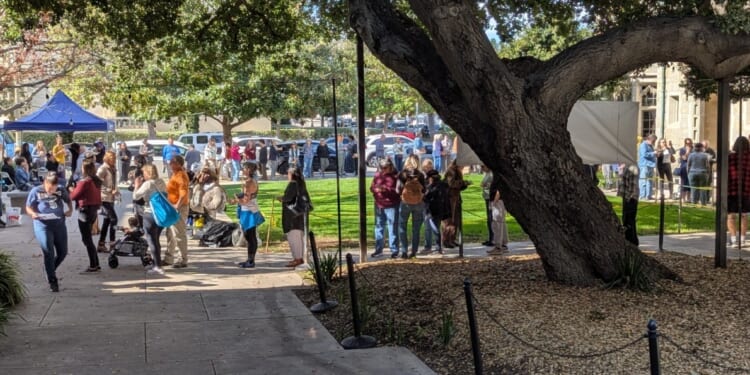 Hundreds attend California church's workshop on ICE raids