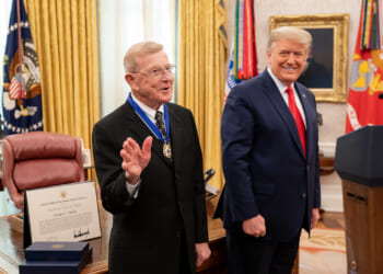 Legendary football coach Lou Holtz enters hospice