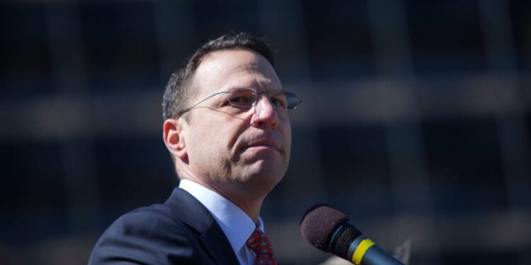 2028 Dem Hopeful Claims ICE Has No Real ‘Mission,’ Only Shows Up To Violate Constitutional Rights