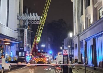 60 firefighters tackle rooftop blaze on busy High Street | UK | News