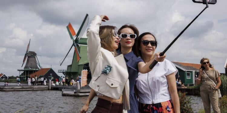 Another beautiful little town in Europe says ‘too many’ tourists - £15 to enter | World | News