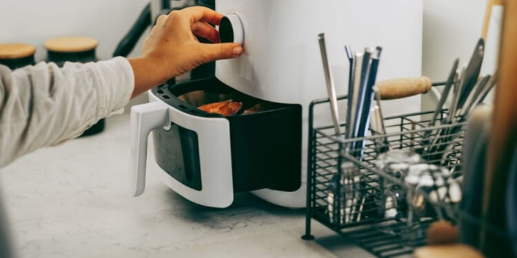 Avoid cooking 1 snack in air fryer as it could 'cause fire hazard' | UK | News