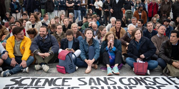 Bishops’ Conference of France warn senators not to back euthanasia law