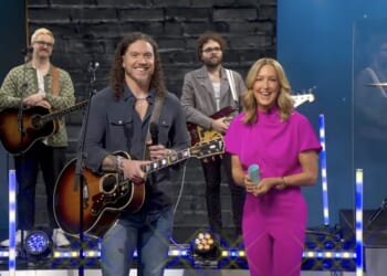 Brandon Lake sings 'Hard Fought Hallelujah' on GMA