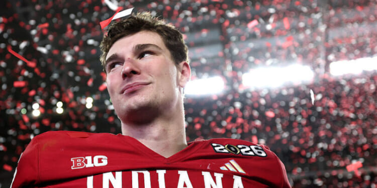 Catholic quarterback Fernando Mendoza gives glory to God after winning national championship