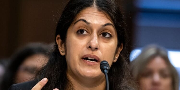 Doctor repeatedly dodges Sen. Josh Hawley's question asking if men can get pregnant