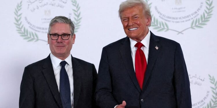 Donald Trump ridicules Keir Starmer's' 'total weakness' in brutal late | Politics | News