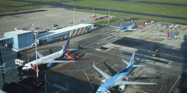 East Midlands Airport issues travel warning | UK | News