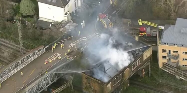 Euston fire LIVE: Huge blaze cancels Birmingham, Manchester and Liverpool trains | UK | News