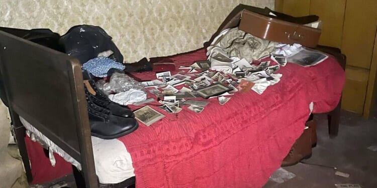 'Frozen in time' home with chilling unexplained photos on shelves | Weird | News