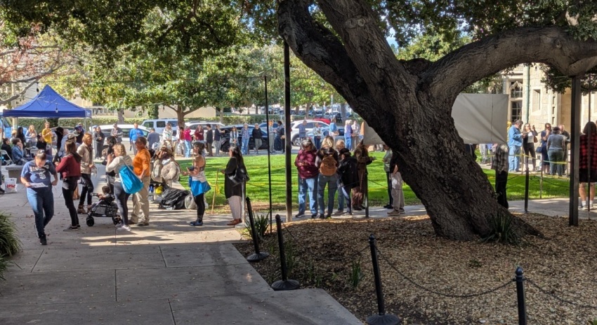 Hundreds attend an immigrant rights workshop on Jan. 26, 2026, at All Saints Episcopal Church of Pasadena, California.