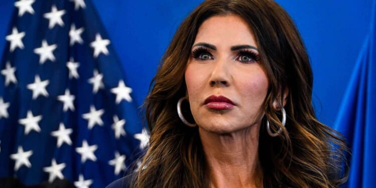 ICE agent who killed Renee Good disregarded traffic stop guidelines