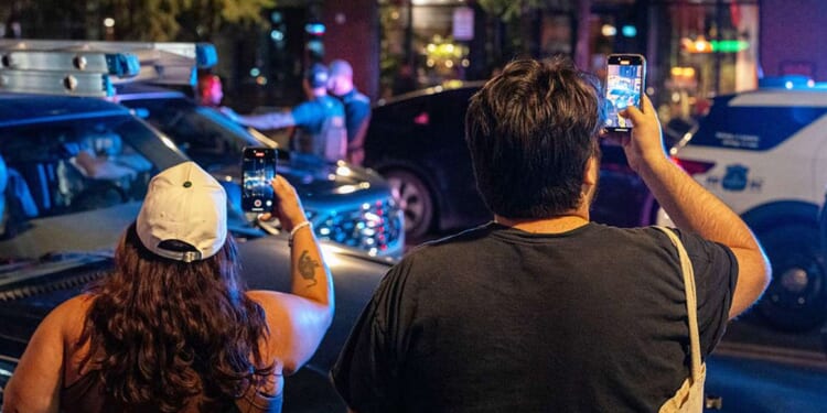 Is it legal to record video of ICE agents?