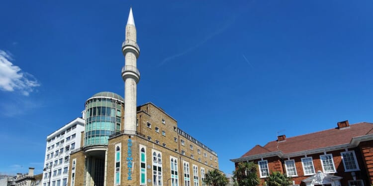 Islamism: Expert warns it is 'impossible' to integrate Muslims into Britain's democracy