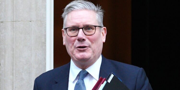 Keir Starmer makes 'yet another humiliating U-turn' on digital ID | Politics | News