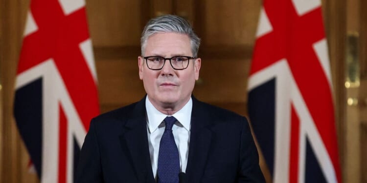 Keir Starmer rages at Trump's 'insulting and appalling' attack on UK veterans | Politics | News