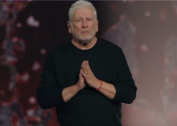 Louie Giglio calls Passion 2026 students to lifelong devotion