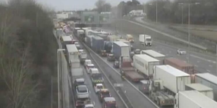M25 Dartford Tunnel LIVE: Drivers face huge delays | UK | News