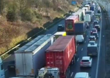 M25 traffic LIVE: All traffic held on major motorway as vehicle fire sparks delays | UK | News