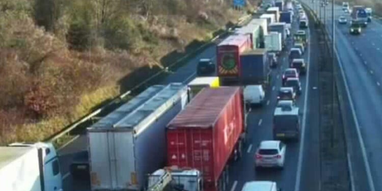 M25 traffic LIVE: All traffic held on major motorway as vehicle fire sparks delays | UK | News