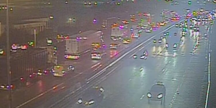 M25 traffic LIVE: Chaos with 3 miles of queues and severe delays | UK | News