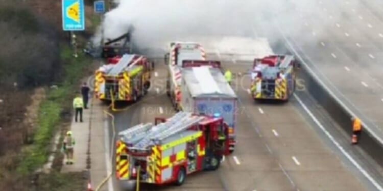 M25 traffic LIVE: Lorry fire sparks motorway closure | UK | News