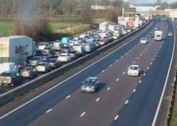 M6 traffic LIVE: Delays as huge crash and vehicle fire spark long queues with cars stopped | UK | News