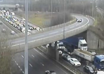 M60 traffic LIVE: Cars stopped near Stockport as Police incident sparks long delays | UK | News