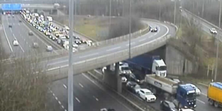 M60 traffic LIVE: Cars stopped near Stockport as Police incident sparks long delays | UK | News
