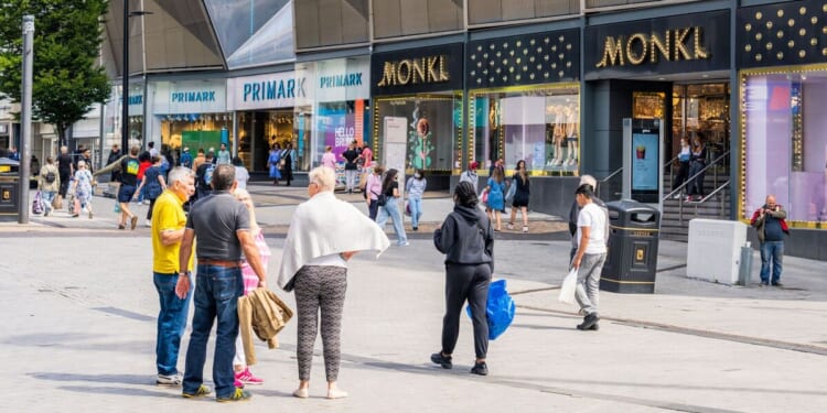 Major budget high street store to close huge store this week | UK | News