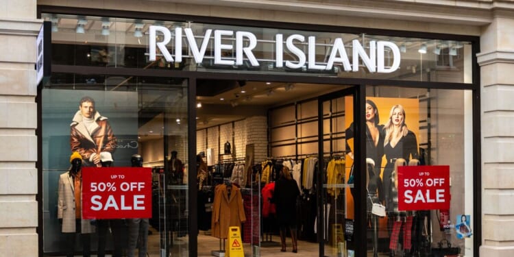 Major fashion brand with 220 stores closing branch in blow to high street | UK | News