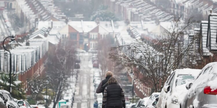 Met Office forecasts extremely rare weather event to hit UK in hours | Weather | News