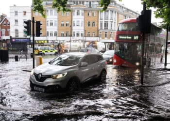 Met Office issues 31 hour flood warning for 23 areas in UK - full list | Weather | News
