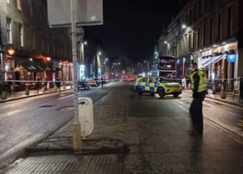 Officers swarm Edinburgh centre and lock down street | UK | News
