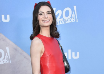 Oh Boy—Dylan Mulvaney Set to Make Broadway Debut as Anne Boleyn in Women's History Musical 'SIX' – RedState