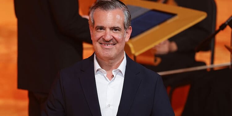 Police show up at Florida woman's house after mayor’s office ‘flags’ critical Facebook comment