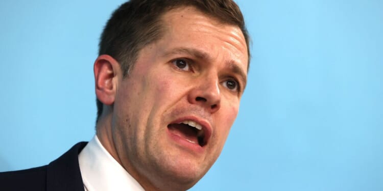 Politics LIVE: Robert Jenrick's brutal six-word Nigel Farage jibe in leaked audio | Politics | News