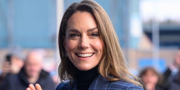 Princess Kate sparks fan frenzy with ‘amazing’ gesture during latest o | Royal | News