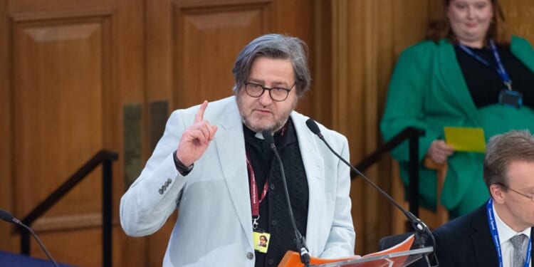 Report outlines barriers to training for working-class ordinands ahead of Synod debate