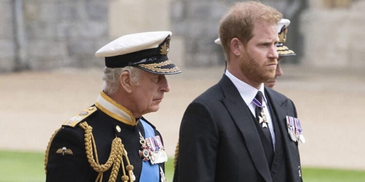 Royal Family LIVE: 'Desperate Prince Harry to force King's hand' | Royal | News