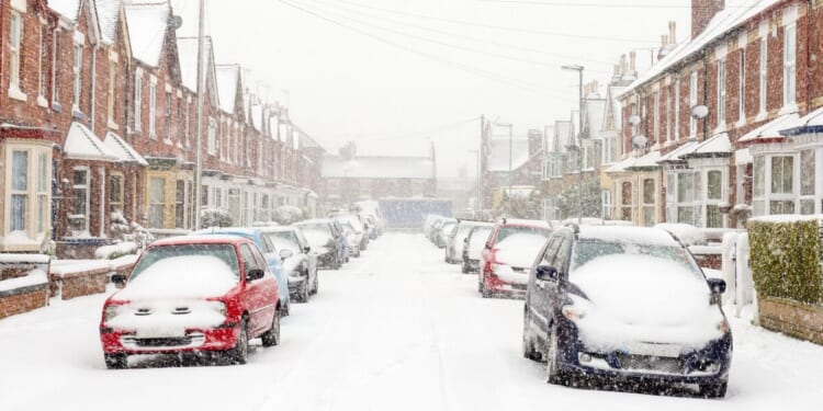School closure LIVE: Full list of UK schools to shut as snow blizzards to hit on Friday | Weather | News