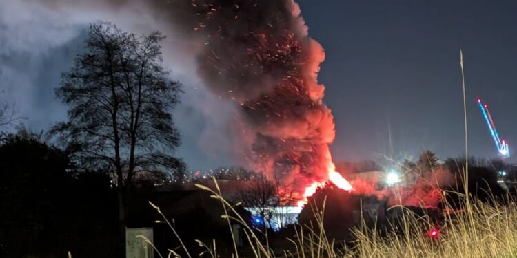 Sheffield fire LIVE: Huge blaze erupts near shopping centre | UK | News