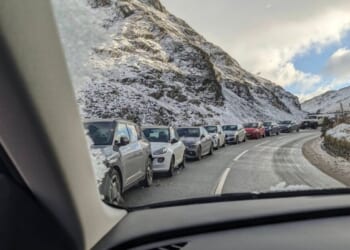 Snowdonia tourists slammed for ‘ridiculous parking' as Storm Goretti hits | UK | News