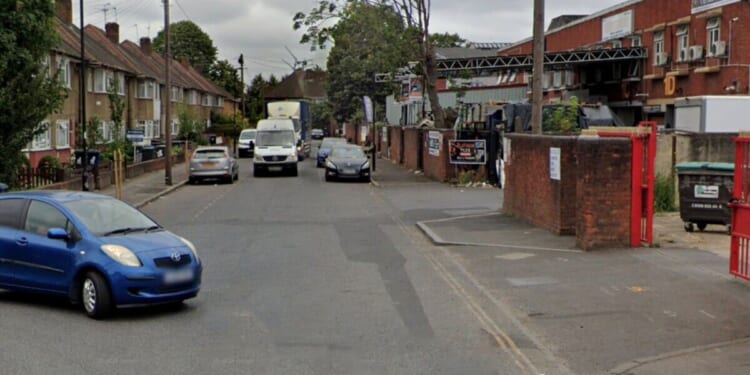 Southall fire LIVE: Firefighters rush to tackle blaze as thick smoke prompts railway chaos | UK | News