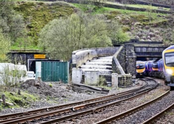 Standedge Tunnel LIVE: Train services suspended after fire | UK | News