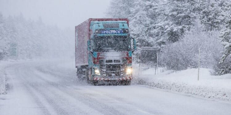 Storm Goretti LIVE: UK braces for 90mph gusts as Met Office issues amber warnings | Weather | News